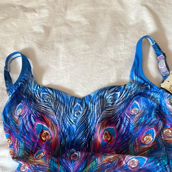 One peace swim suit. Women - Picture 9 of 10